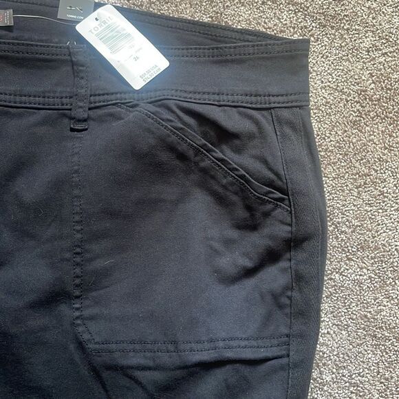 NWT Torrid Feel The Fit Black Twill Aviator Crop Pants, Plus Size 26 NEW - Picture 3 of 15